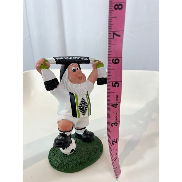 BVB 6" Wir Sind Borussia Dortmund Garden Gnome Scarf Soccer Ball Figure - Picture 8 of 9